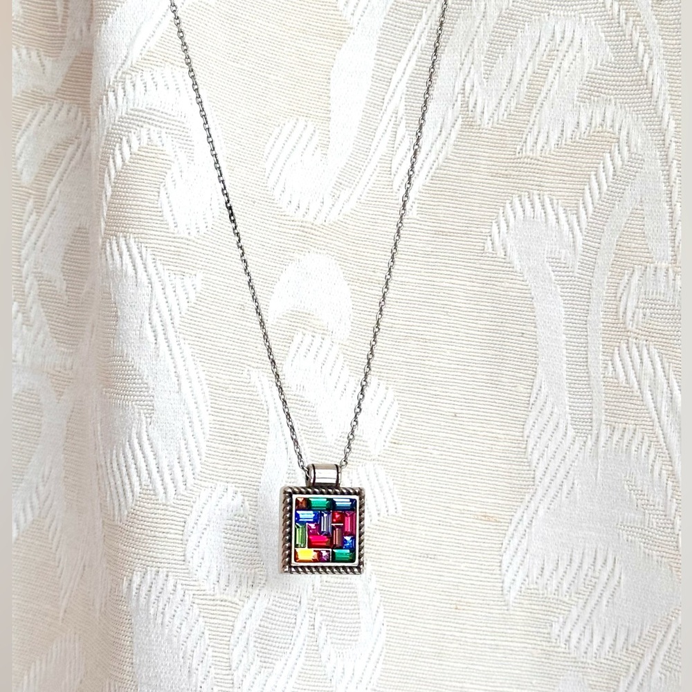 Glass Reflecting Light Necklace